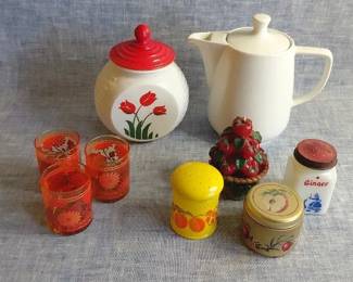 Retro Kitchen Decor With Red Detailing