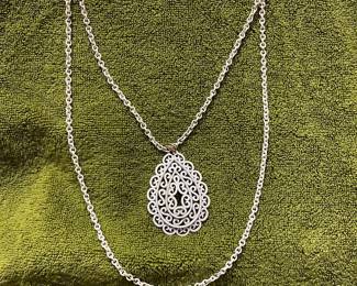 Awesome Trifari Coated Metal Filigree Set Pendant Cahin And Clip Earrings