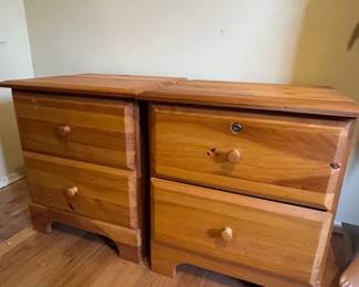 Set Of 2 Knotty Pine Wood Nighstands 2 Drawers