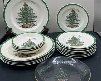 Spode Christmas Tree Dinner Plates, Salad Plates, And Bowls 