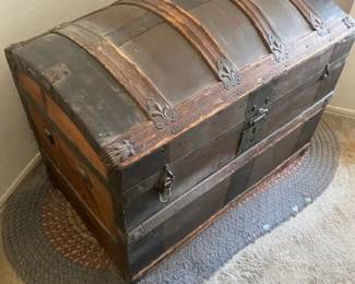Vintage Vibe Wood Storage Trunk