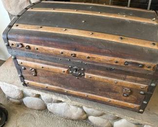 Wooden Storage Chest Vintag Vibe