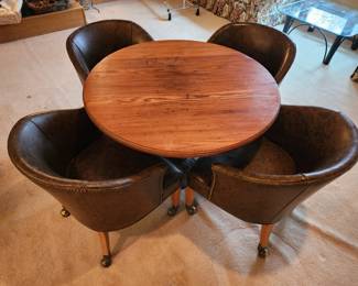 Round Table with 4 chairs