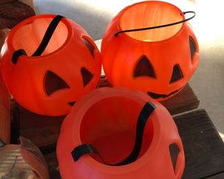 Jack-o-lantern trick or treat bucket 