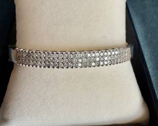 **New Item** Lot#126 $1500 14k diamond hinged bangle weight: 13.6 grams