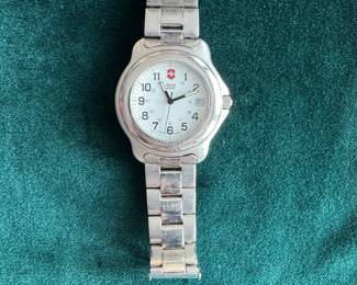 Lot#93 Men's Swiss Army watch - needs battery