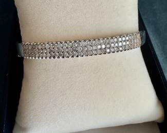 **New Item** Lot#126 $1500 14k diamond hinged bangle weight: 13.6 grams