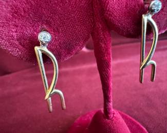 Lot#100 14k & diamond "R" earrings 1" drop weight:
