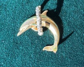 Lot#62 14k gold dolphin pedant