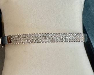 **New Item** Lot#126 $1500 14k diamond hinged bangle weight: 13.6 grams