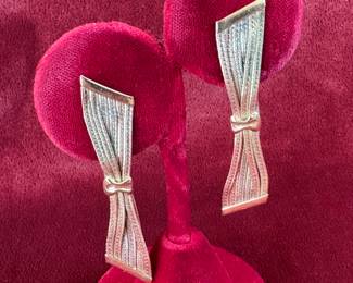 Lot#116 14k vintage tri-color (subtle color differences) mesh dangle earrings 2" long weight: 5.9 grams