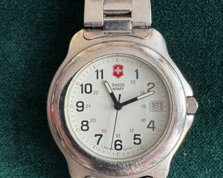 Lot#93 Men's Swiss Army watch - needs battery