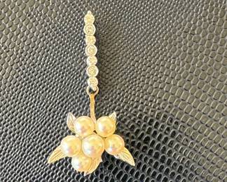 Lot#21 Now $400 - Was $550 14k white gold, pearl & diamond flower pendant weight 4.3 grams