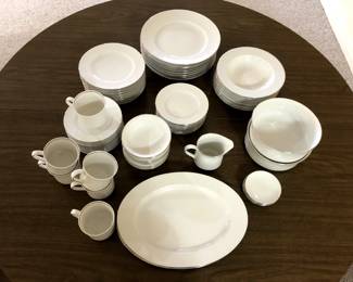 Johann Haviland Wedding Ring china made in Bavaria, Germany. Eight place settings: 64 pieces.