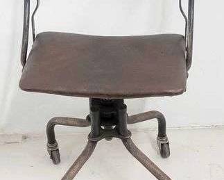 1 INDUSTRIAL DoMore Swivel Typing Chair