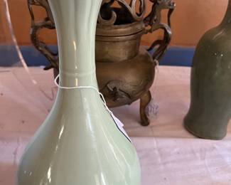 Chinese Celadon vase 'Yuhuchugping'