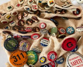 Collection of vintage buttons (many cigarette buttons)