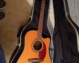 Tammie with active electronics. Nice hard shell case.