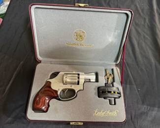 Smith and Wesson 8 shot .22lr Ladysmith.
Very rare! Has the lock with the Smith and Wesson keys!!
-Super Rare!! Manufactured between Aug and Nov of 1997!