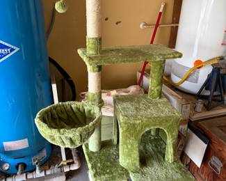 Cat scratch tower