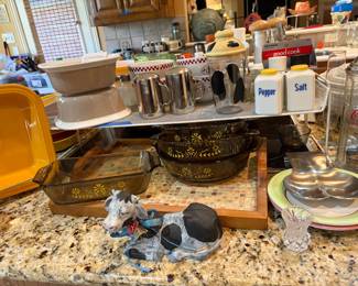 Vintage GLASBAKE JEANETTE CASSEROLE Dish SMOKED AMBER GLASS YELLOW DAISIES PYREX