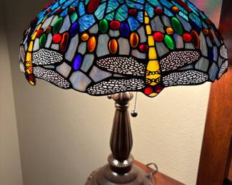 Traditional Tiffany Style Umbrella Flower Dragonfly Alloy Stained Glass 2-Light Table Lamp