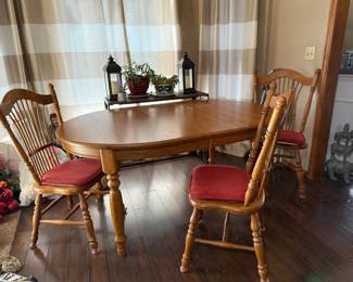 Oak dining room table, (66"L x 44"W x 30"H) with 4 chairs