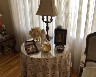 Statue of woman nude 