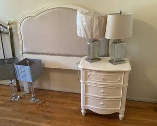Queen headboard, side bed table 2 sets of lamps like new 