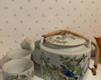 Teapot with 2 cups 