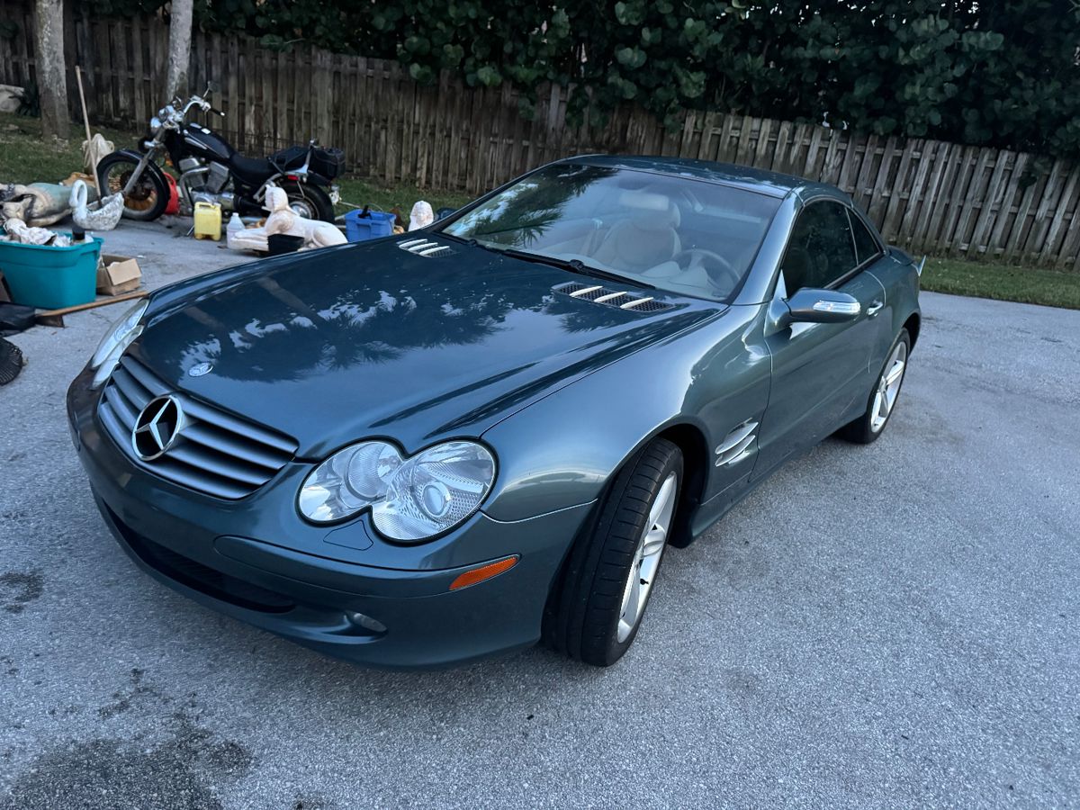 Mercedes 2004 500 SL Convertible....
89000 miles Mint