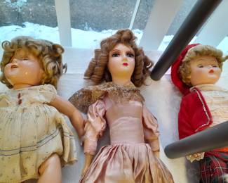 Vintage dolls - several of them