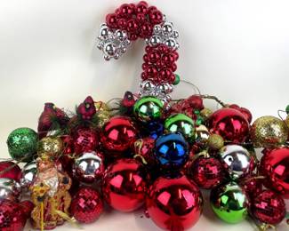 Mark Roberts glitter mantle décor, ornaments