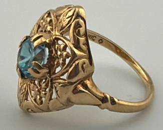 Vintage 10kt ring with blue stone