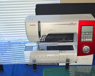 Here we go again! House is full of treasures! Still have more to pull out. I will be posting more pictures. Janome Horizon Sewing Machine 
