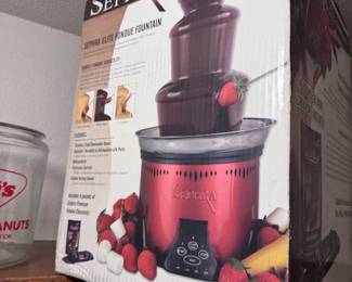 Chocolate Fountain - EVERYONE should have one...