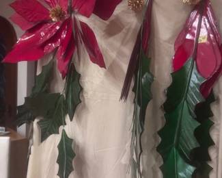 Poinsettias you pull apart and make it bloom 