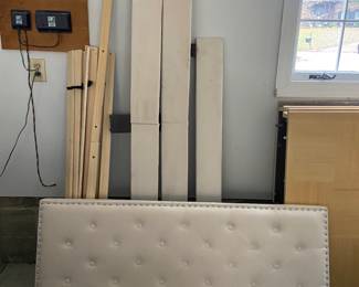 Full size platform bed