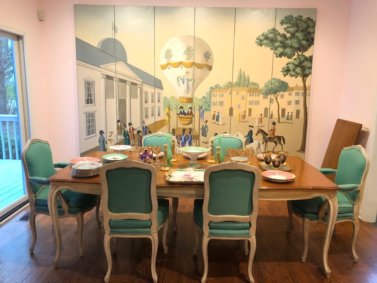 Beautiful dining room setting