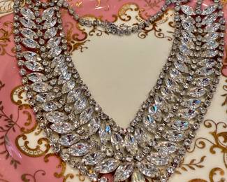 Large vintage chunky prong set rhinestone necklace ! 