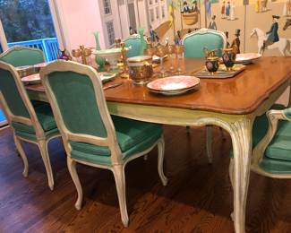 Dining room table with 2 leaves & 6 chairs 