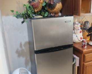 Refrigerator $100