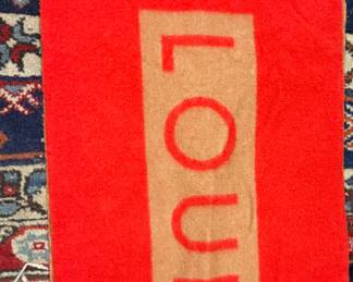 LOUIS VUITTON
Red Cashmere Baroda Muffler. With original box !