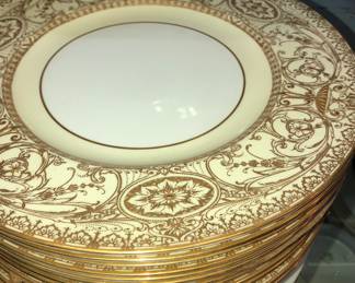 Amazing set of 12 Royal Worcester dishes 