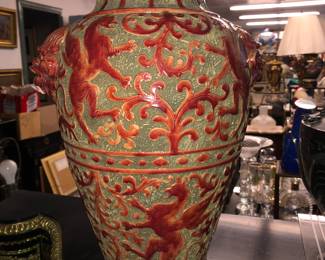 Grand majolica vase, 1 of a pair