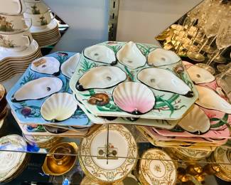 Set of 10 oyster plates