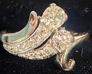 Retro 1940-50s platinum diamond ring.