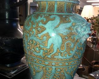Grand majolica vase, 1 of a pair