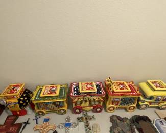 Five piece Circus theme IGA commerative cookie jars with boxes