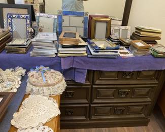 Linen doilies, picture frames